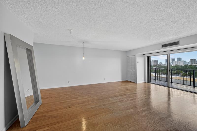Image 7 of 27 For 1625 10th Ave  506