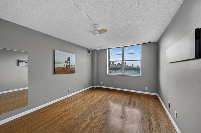 Image 9 of 27 For 1625 10th Ave  506