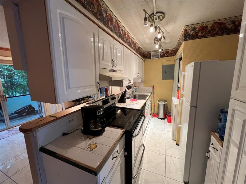 Image 20 of 23 For 5304 6th Ave  F