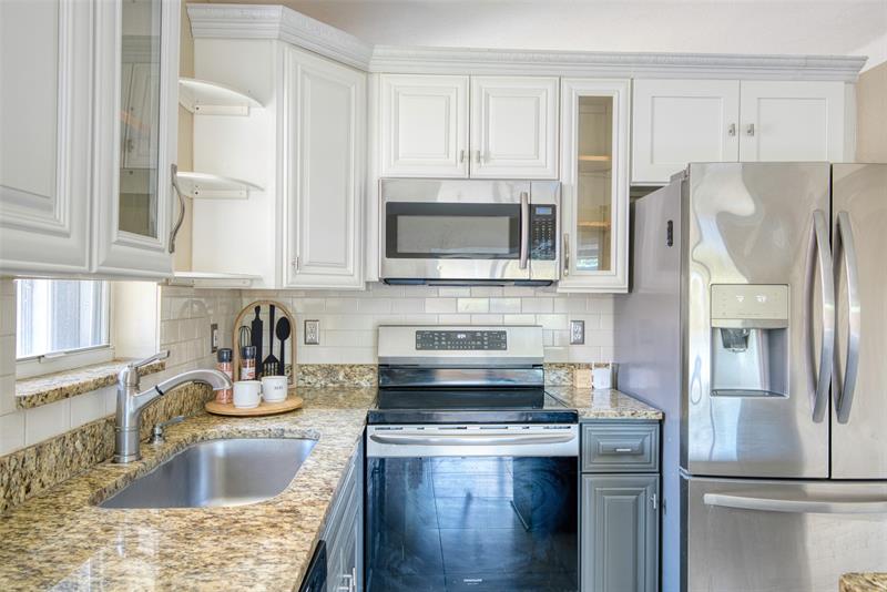 Image 12 of 26 For 6790 69th Ct