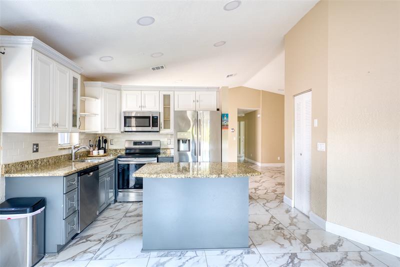 Image 13 of 26 For 6790 69th Ct