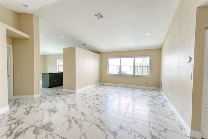 Image 3 of 26 For 6790 69th Ct
