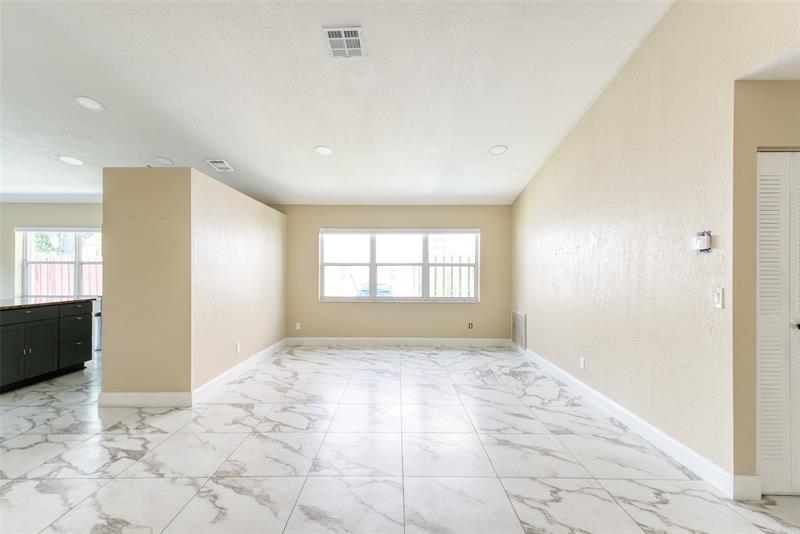 Image 4 of 26 For 6790 69th Ct