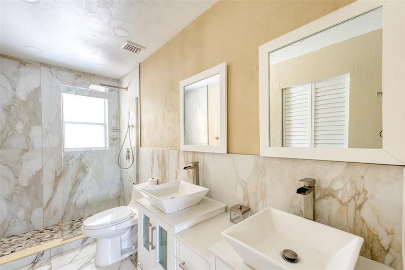 Image 6 of 26 For 6790 69th Ct