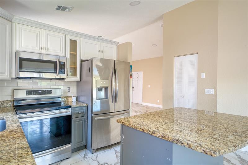 Image 9 of 26 For 6790 69th Ct