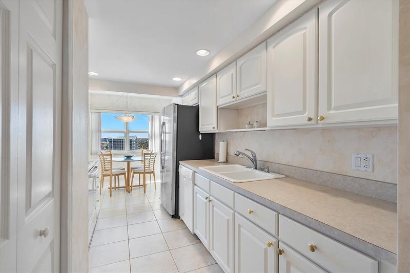 Image 10 of 43 For 3400 Galt Ocean Dr  1709s