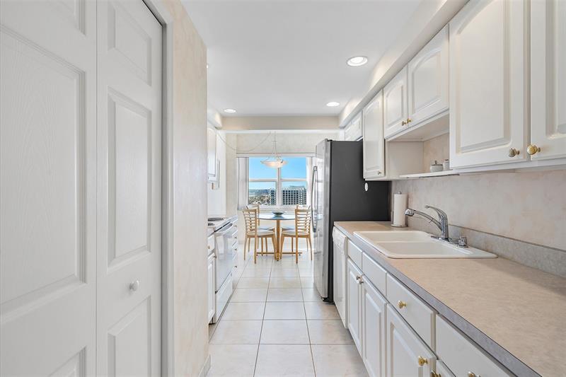 Image 8 of 43 For 3400 Galt Ocean Dr  1709s