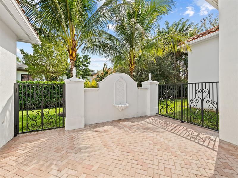Image 19 of 65 For 12922 Grand Oaks Dr