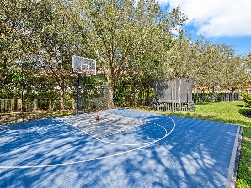 Image 32 of 65 For 12922 Grand Oaks Dr
