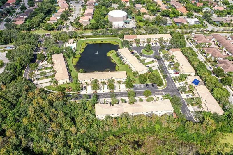 Image 11 of 13 For 4722 Lago Vista Dr  4722