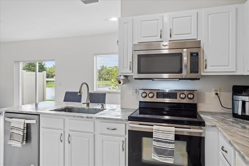Image 5 of 13 For 4722 Lago Vista Dr  4722