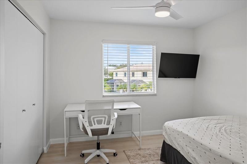 Image 8 of 13 For 4722 Lago Vista Dr  4722