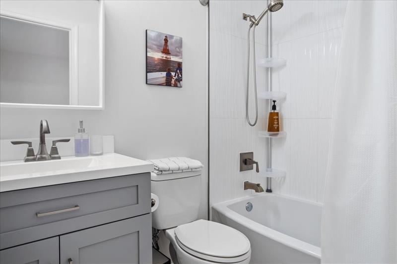 Image 9 of 13 For 4722 Lago Vista Dr  4722