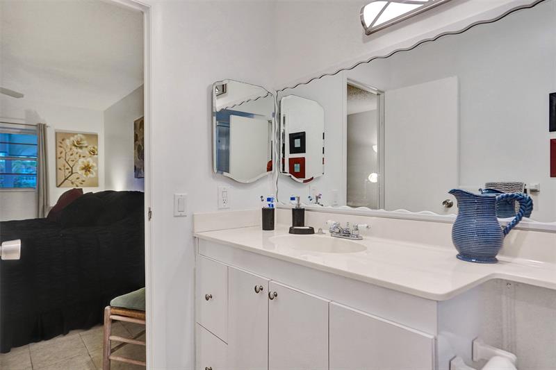 Image 21 of 24 For 4706 36th St 409