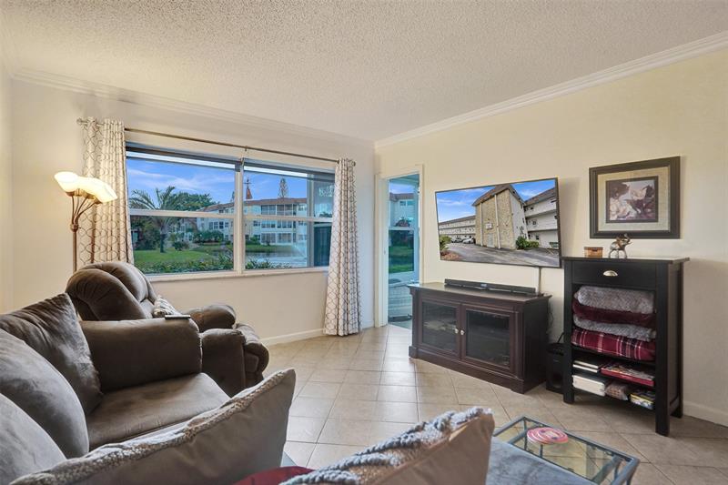 Image 6 of 24 For 4706 36th St 409