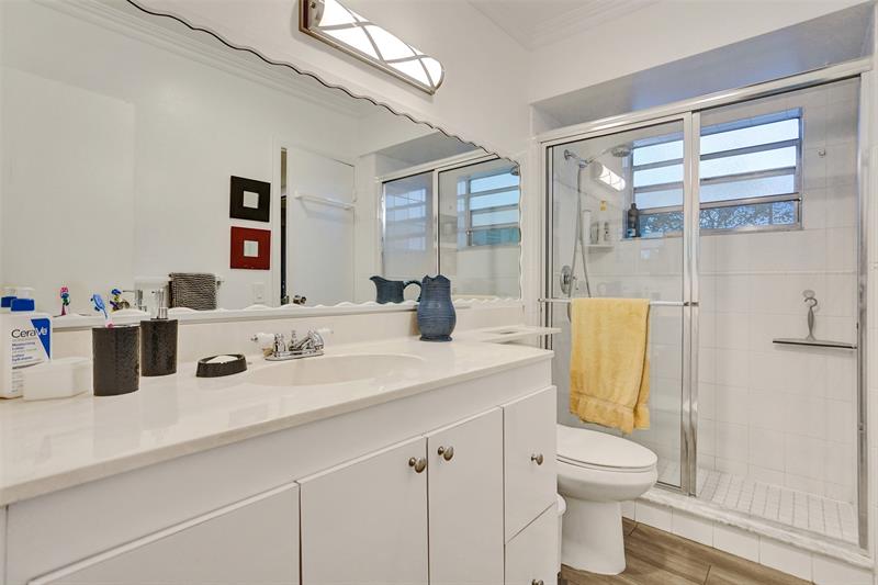 Image 8 of 24 For 4706 36th St 409