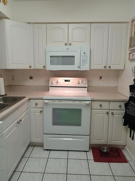 Image 2 of 30 For 7320 Lake Circle Dr  407