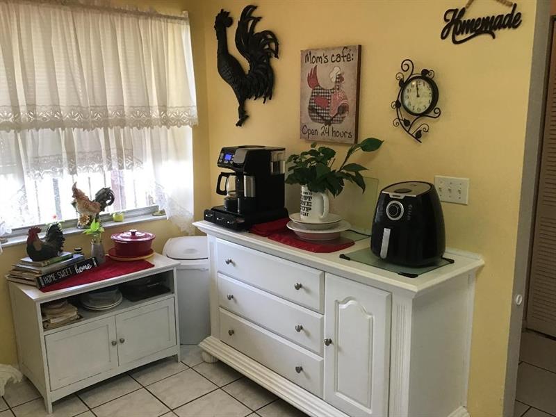 Image 4 of 30 For 7320 Lake Circle Dr  407