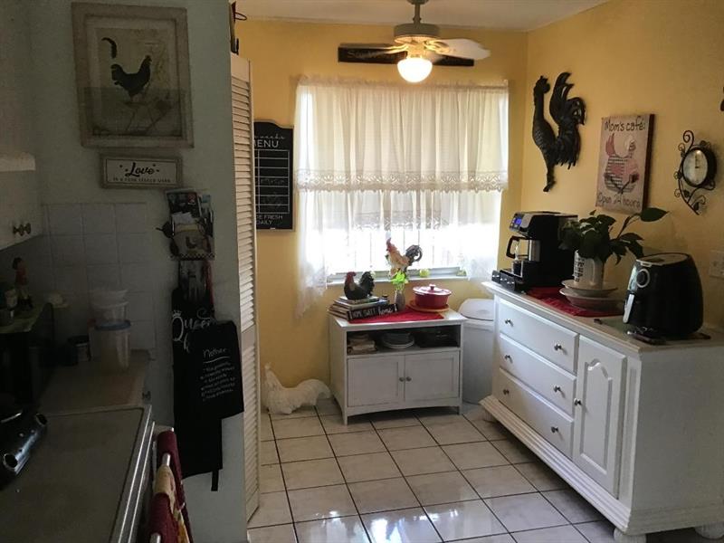 Image 6 of 30 For 7320 Lake Circle Dr  407