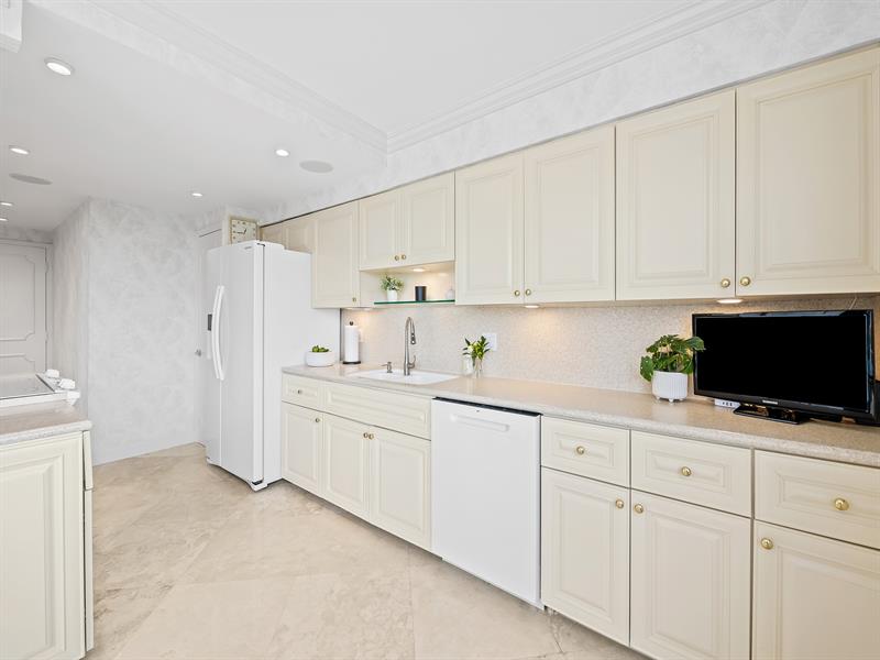 Image 11 of 28 For 936 Intracoastal Dr  6h