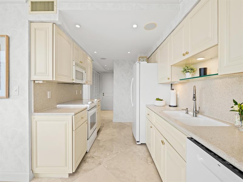 Image 12 of 28 For 936 Intracoastal Dr  6h