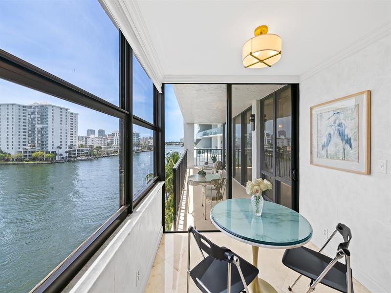 Image 14 of 28 For 936 Intracoastal Dr  6h