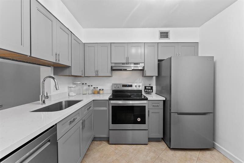 Details for 3021 Oakland Forest Dr  208, Oakland Park, FL 33309