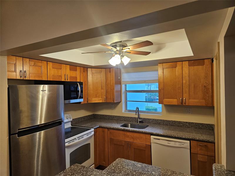 Image 21 of 48 For 651 Pine Dr  205
