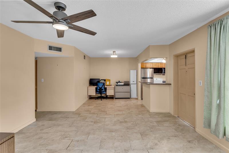 Image 26 of 48 For 651 Pine Dr  205