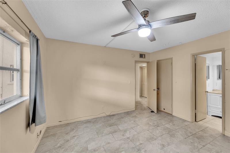 Image 5 of 48 For 651 Pine Dr  205