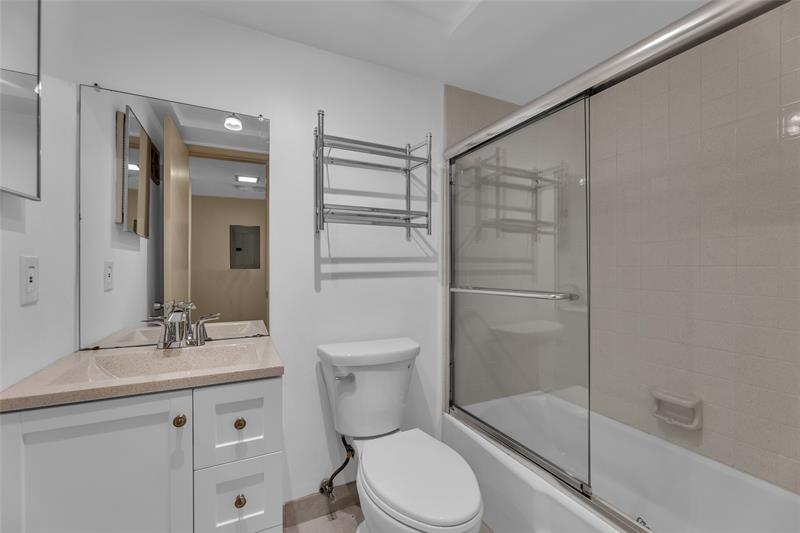 Image 7 of 48 For 651 Pine Dr  205