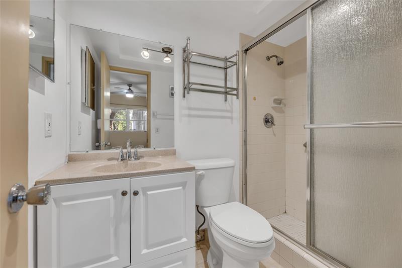 Image 9 of 48 For 651 Pine Dr  205