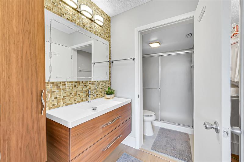 Image 20 of 51 For 2660 Carambola Cir  202