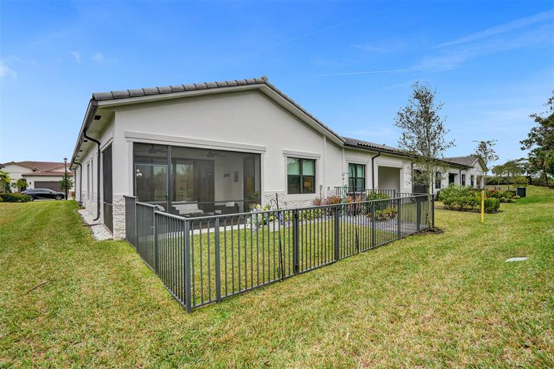 Image 26 of 39 For 8327 Blue Spring Dr  8327