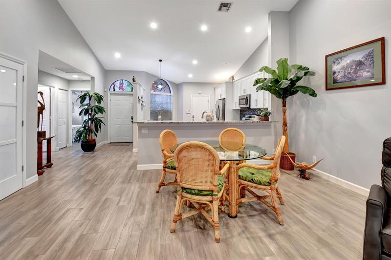 Image 12 of 49 For 7704 Lexington Club Blvd Unit B  B