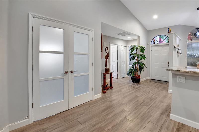 Image 14 of 49 For 7704 Lexington Club Blvd Unit B  B