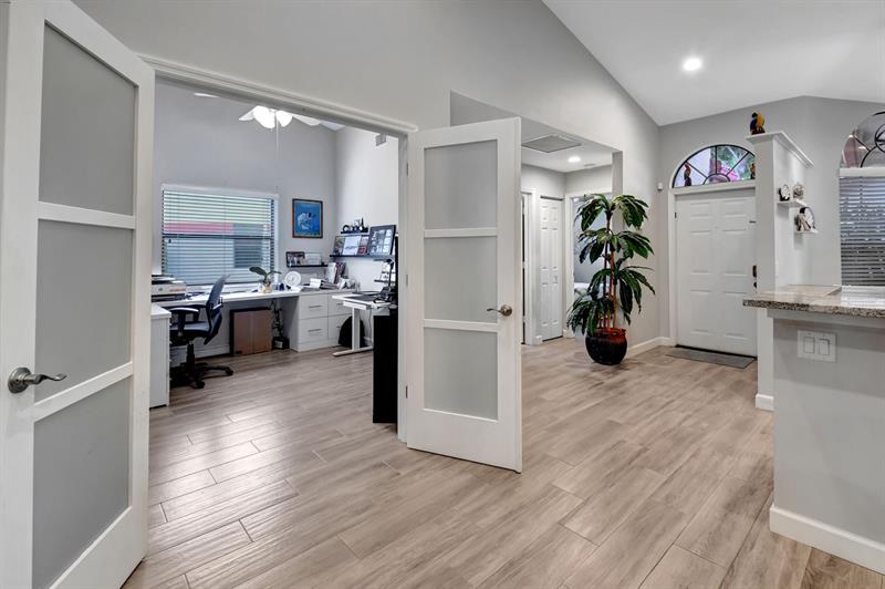 Image 15 of 49 For 7704 Lexington Club Blvd Unit B  B