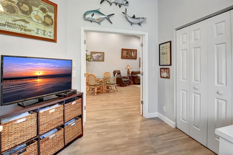 Image 17 of 49 For 7704 Lexington Club Blvd Unit B  B