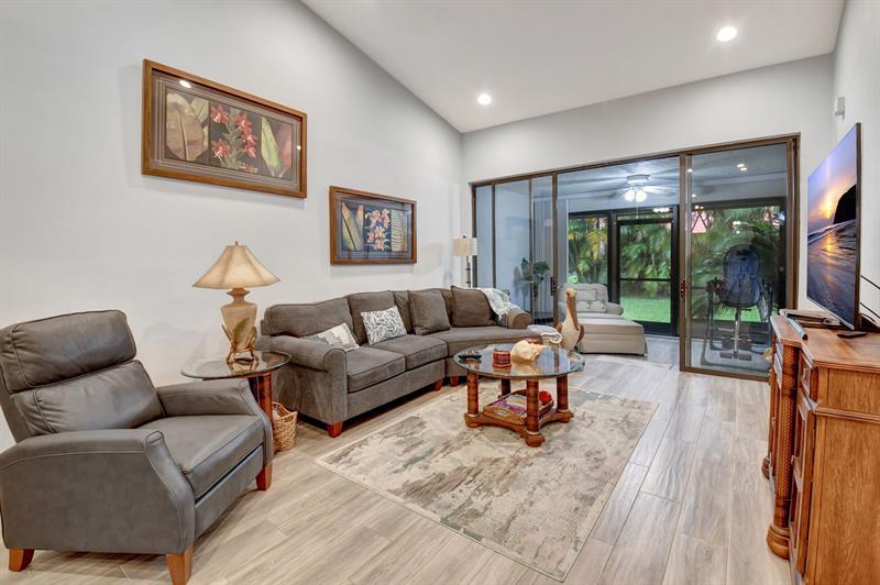 Image 18 of 49 For 7704 Lexington Club Blvd Unit B  B