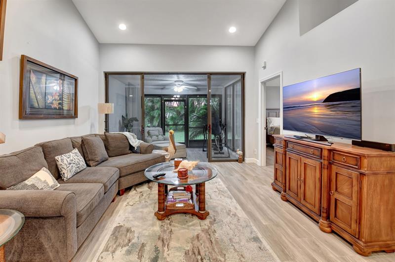 Image 19 of 49 For 7704 Lexington Club Blvd Unit B  B