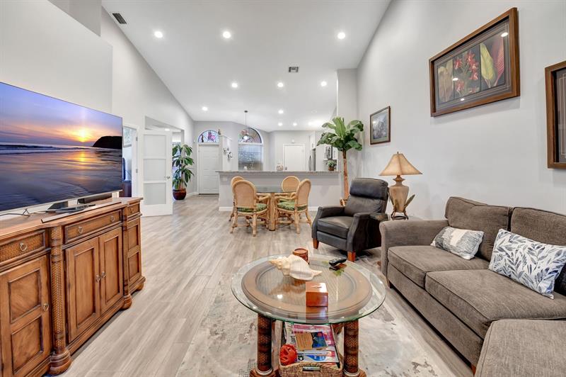 Image 20 of 49 For 7704 Lexington Club Blvd Unit B  B