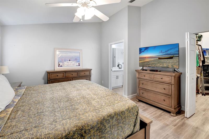 Image 22 of 49 For 7704 Lexington Club Blvd Unit B  B