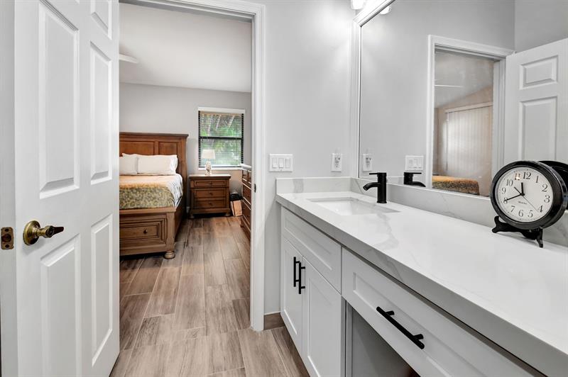 Image 25 of 49 For 7704 Lexington Club Blvd Unit B  B