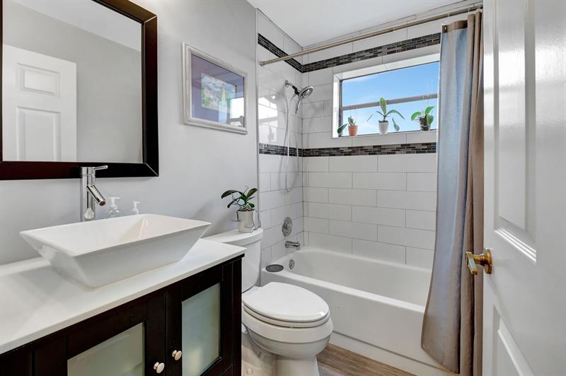 Image 28 of 49 For 7704 Lexington Club Blvd Unit B  B