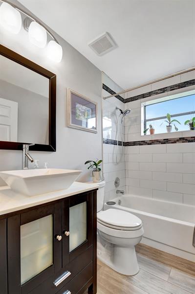 Image 29 of 49 For 7704 Lexington Club Blvd Unit B  B