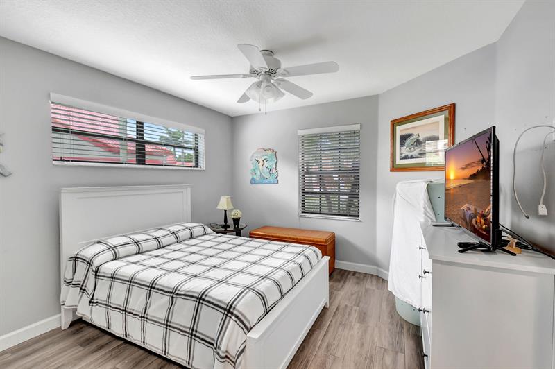 Image 30 of 49 For 7704 Lexington Club Blvd Unit B  B