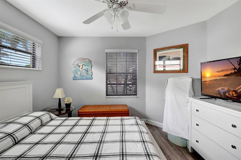 Image 31 of 49 For 7704 Lexington Club Blvd Unit B  B