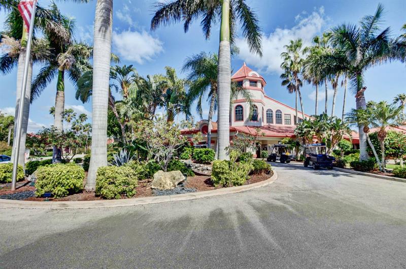 Image 35 of 49 For 7704 Lexington Club Blvd Unit B  B