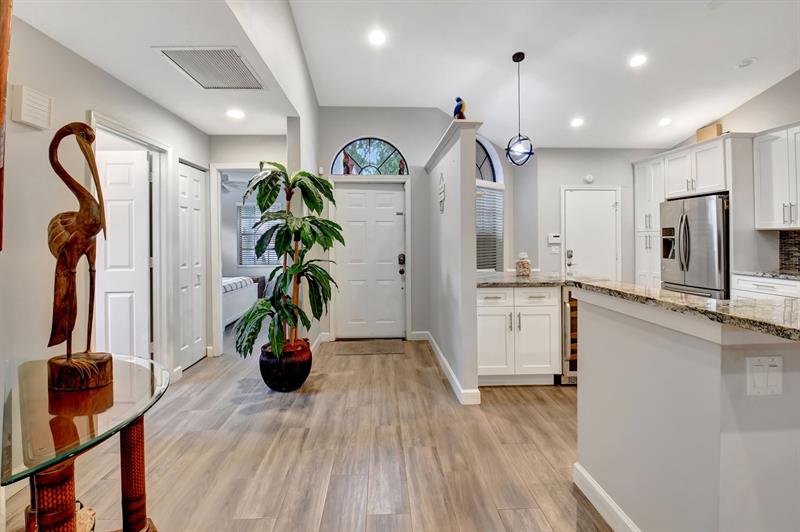 Image 4 of 49 For 7704 Lexington Club Blvd Unit B  B