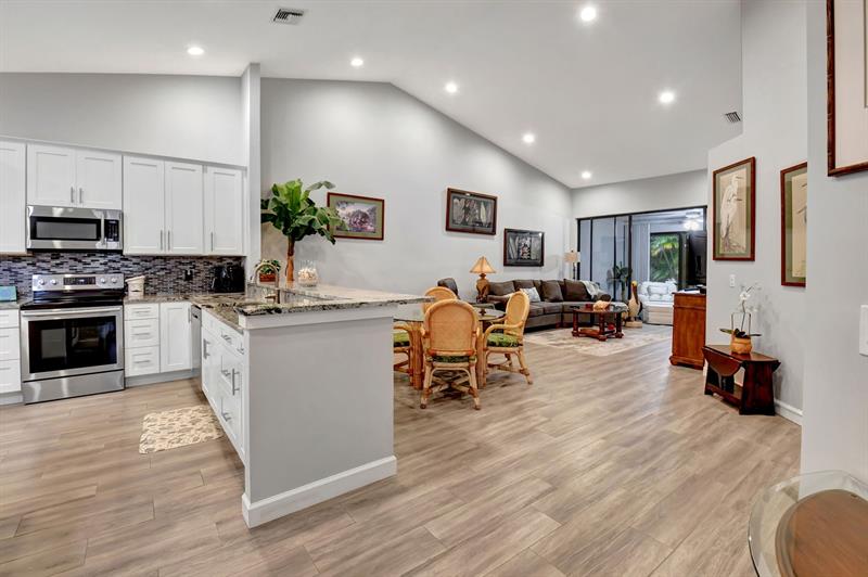 Image 5 of 49 For 7704 Lexington Club Blvd Unit B  B